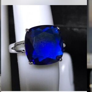 Elegant Square Cut Blue Gemstone Ring NWT size 6-10